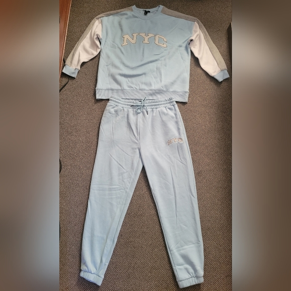 Forever 21 Sweatshirt & Jogger Matching Sets - Picture 1 of 4